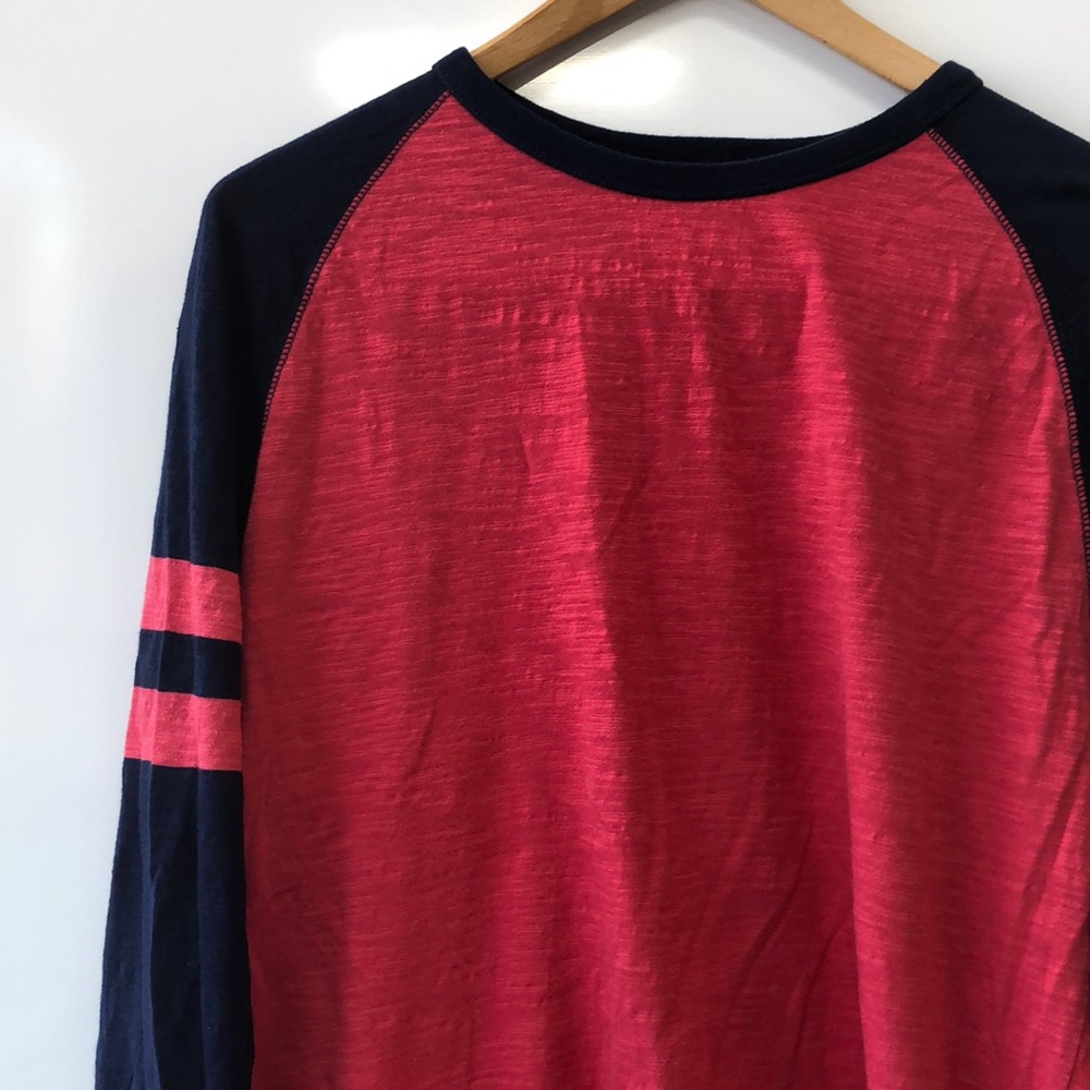 GAP Lightweight Raglan Shirt - Medium
